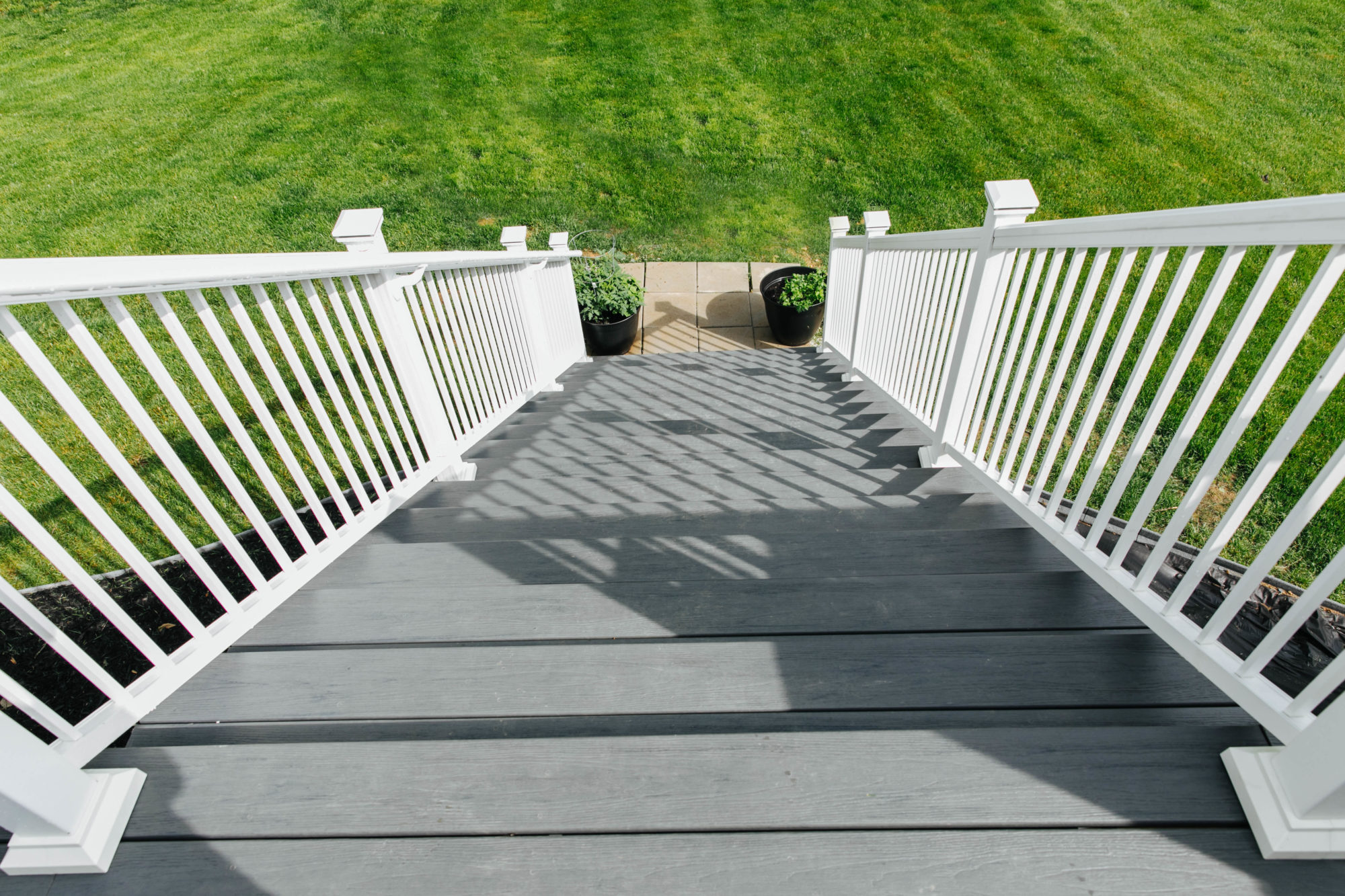 white aluminum railing
