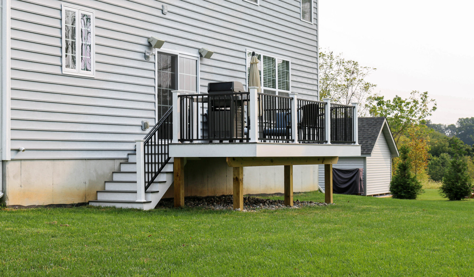Composite Deck with aluminum railing