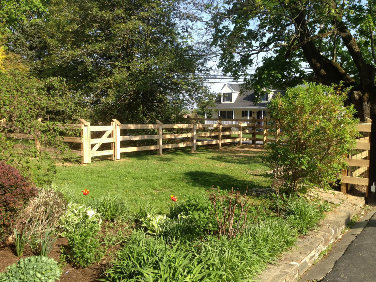 post and board with face caps and gate