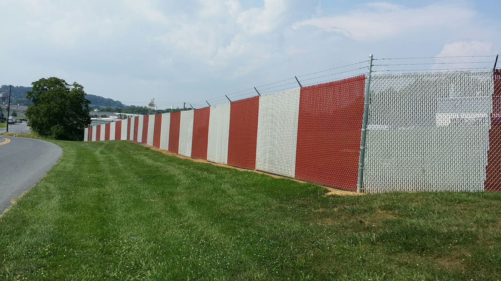 Chain link fence with privacy slats