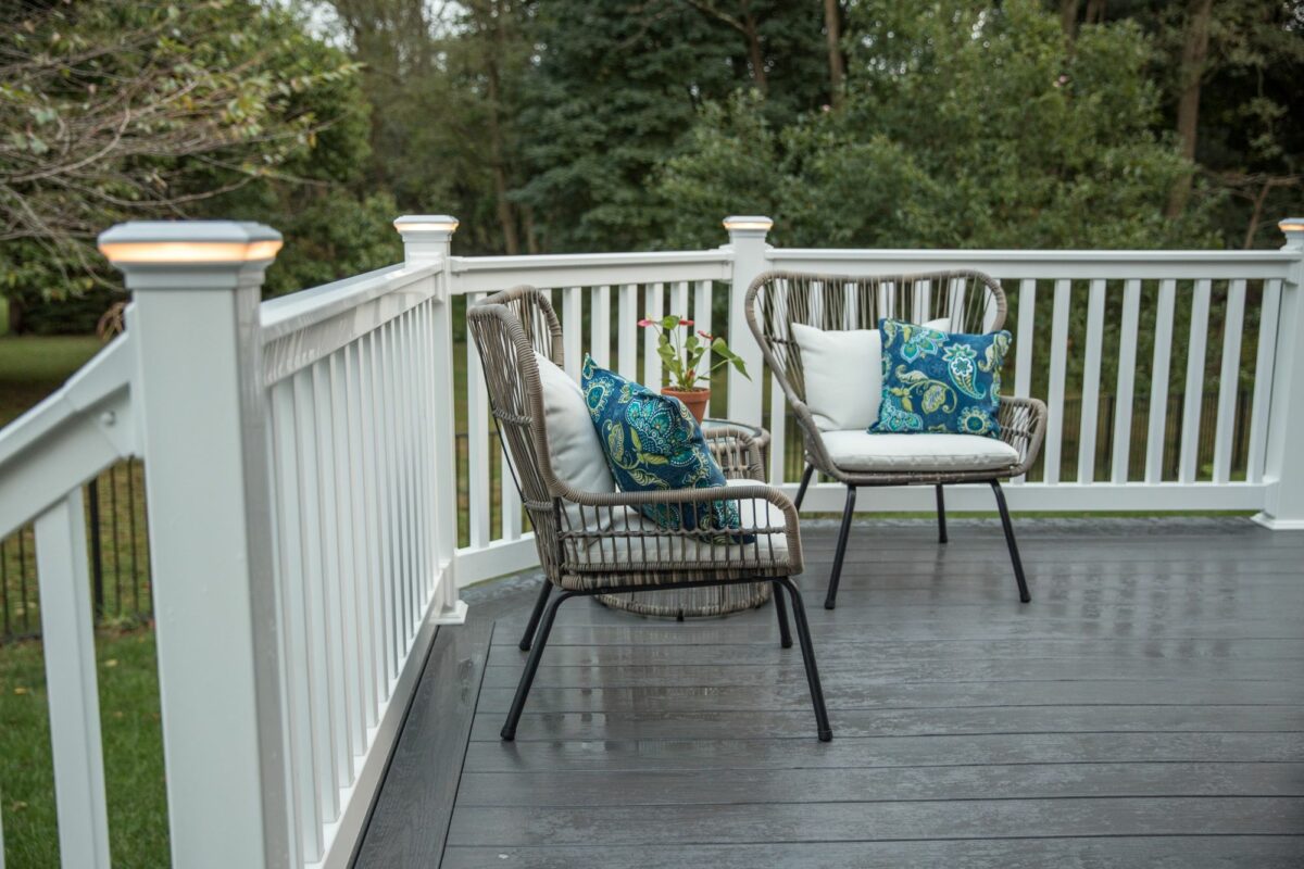 deck with lighted railing