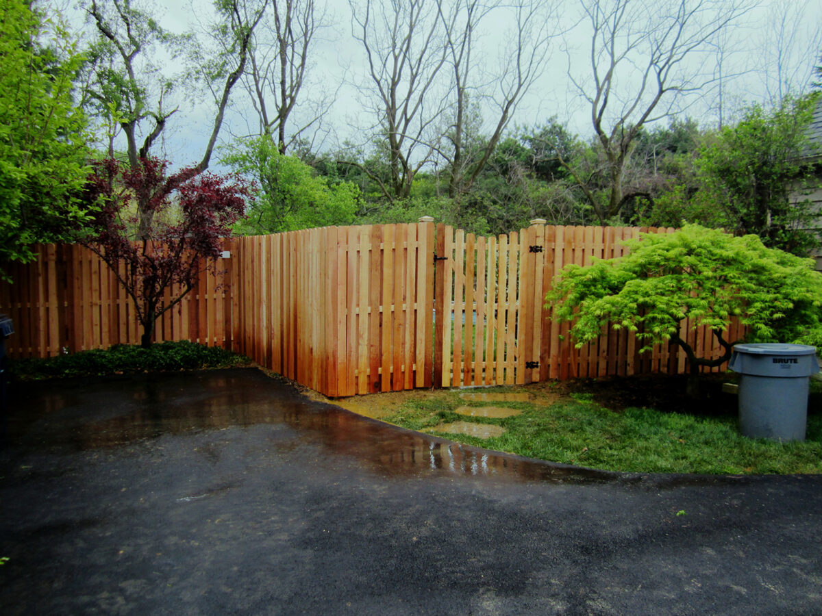 shadowbox fence with concaved gate