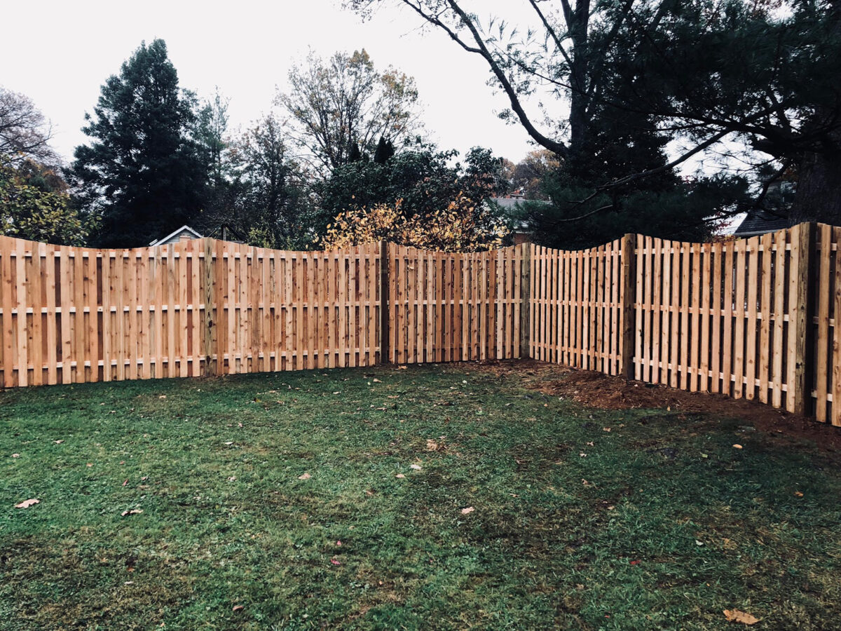 shadowbox fence with concaved top