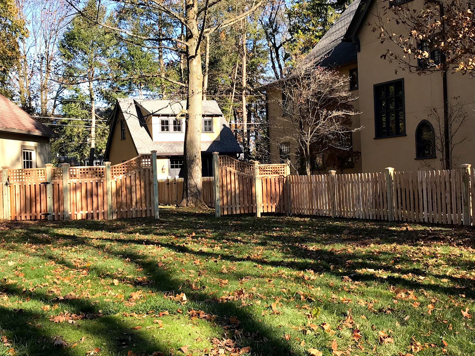 Shadowbox fence with lattice top and arched sections