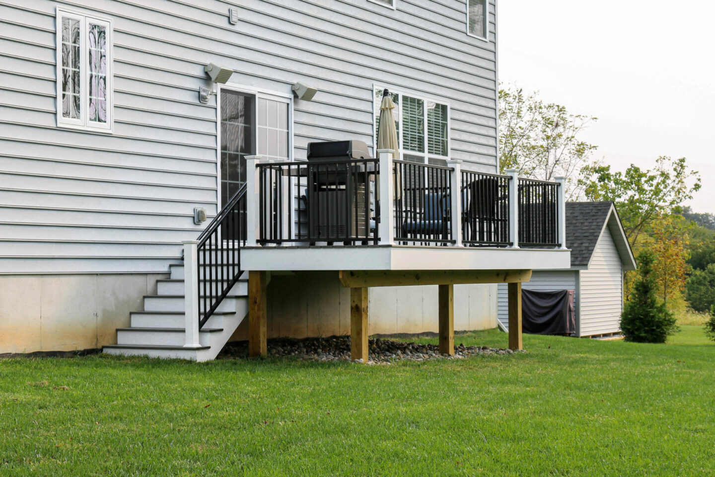 Composite Deck with aluminum railing