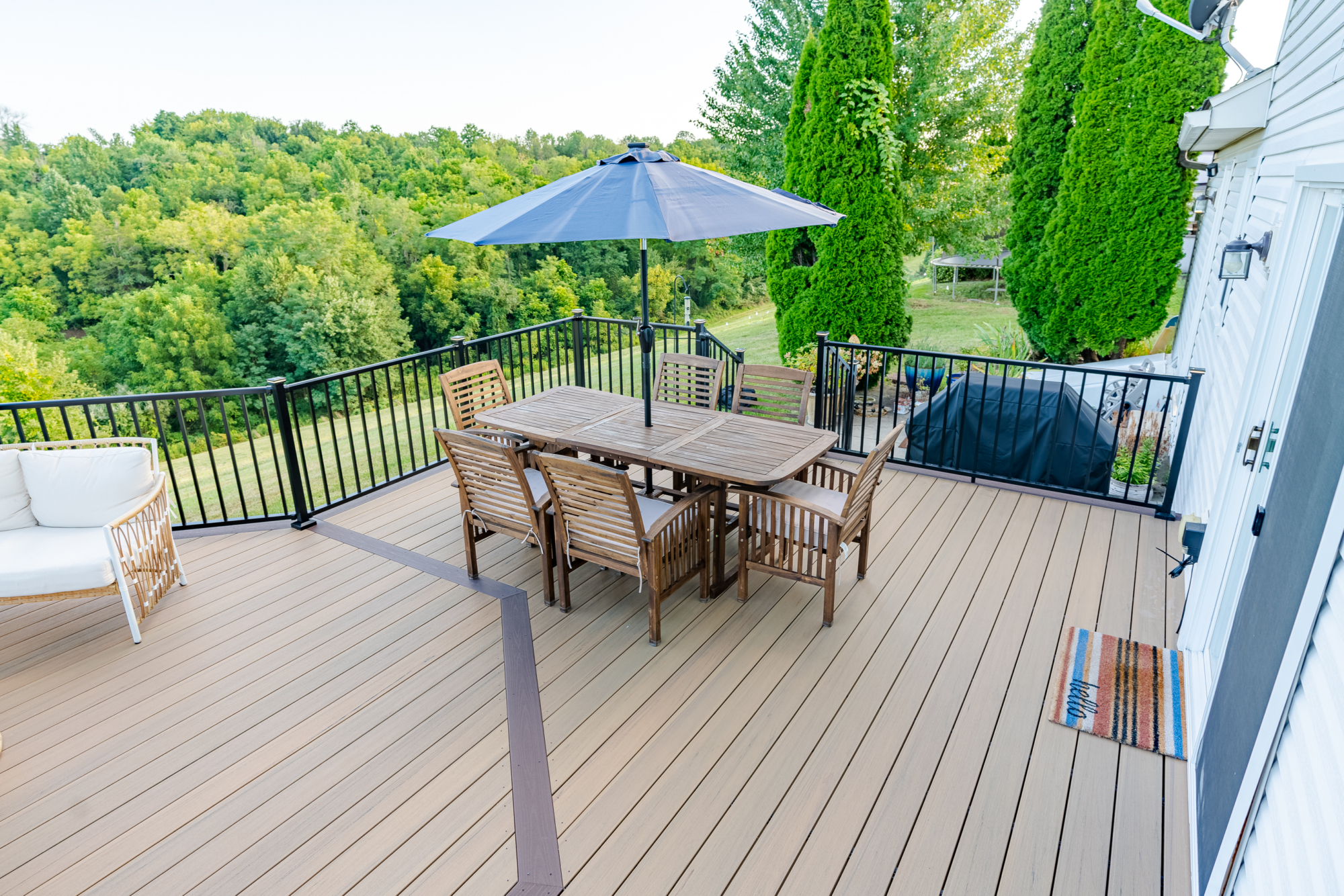 image of an octagon deck in douglassville pa built by integrous fences and decks featuring timbertech decking and black aluminum railing