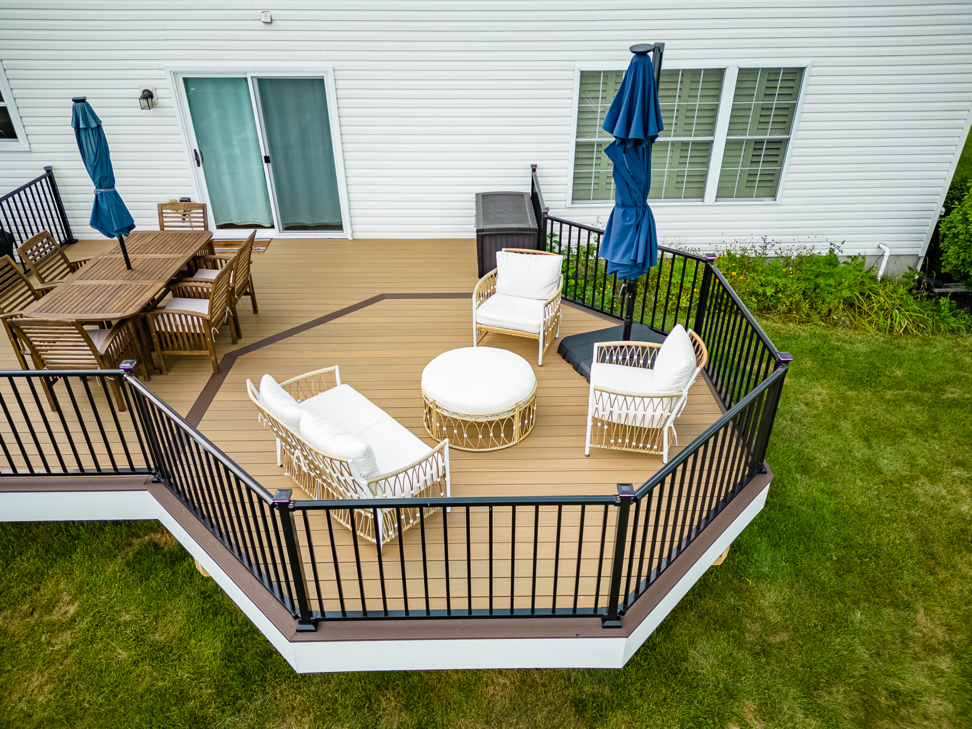 image of an octagon deck in douglassville pa built by integrous fences and decks featuring timbertech decking and black aluminum railing